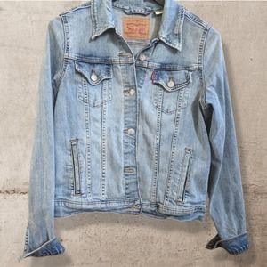Levi's Women's Original Trucker Jacket In Light Wash Blue Size Large